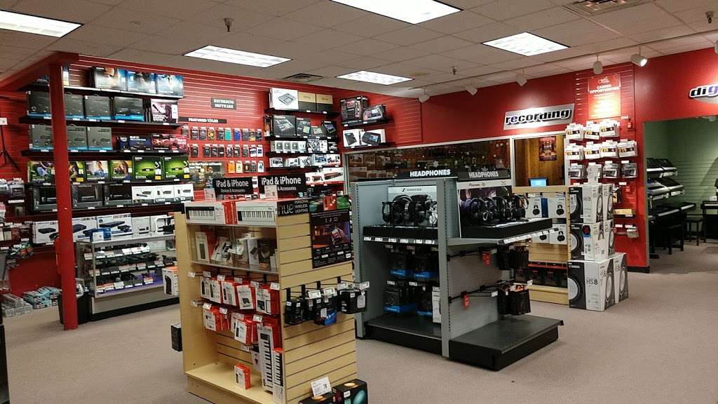 Guitar Center | 143 Skokie Valley Rd, Highland Park, IL 60035 | Phone: (847) 579-1830