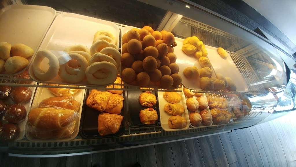 La Casa Del Pandebono Bakery | 2724 S Chickasaw Trail, Orlando, FL 32829, USA | Phone: (407) 440-2882