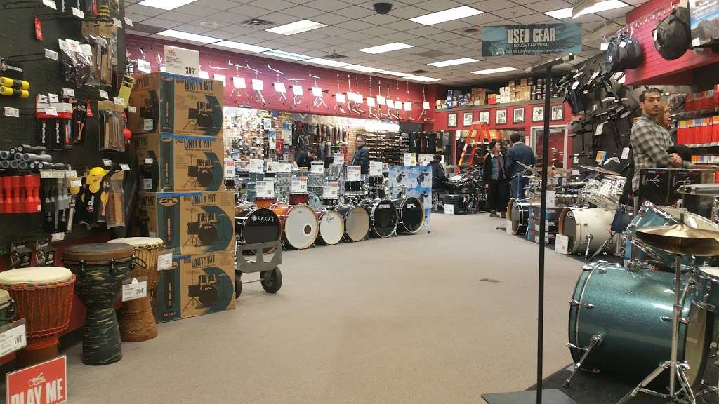 Guitar Center | 8 Garet Pl, Commack, NY 11725, USA | Phone: (631) 858-2388