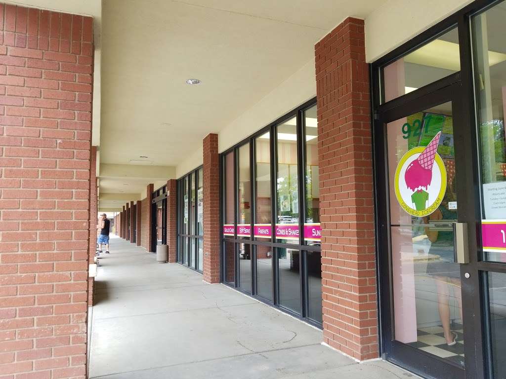 Berthoud Village Shopping Center | 931 Mountain Ave, Berthoud, CO 80513, USA