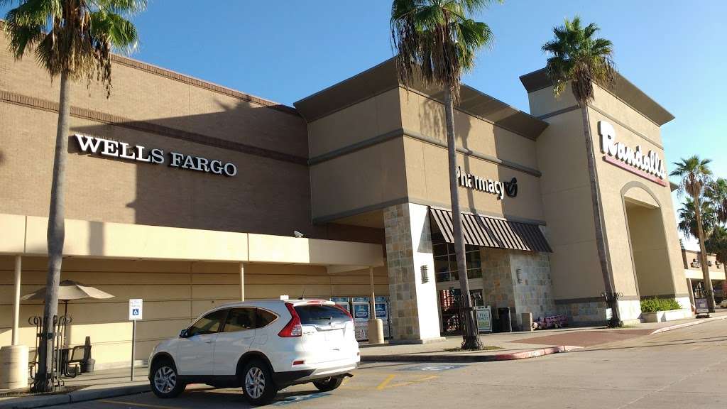 Wells Fargo Bank | 2905 South Shore Blvd, League City, TX 77573 | Phone: (281) 334-5157