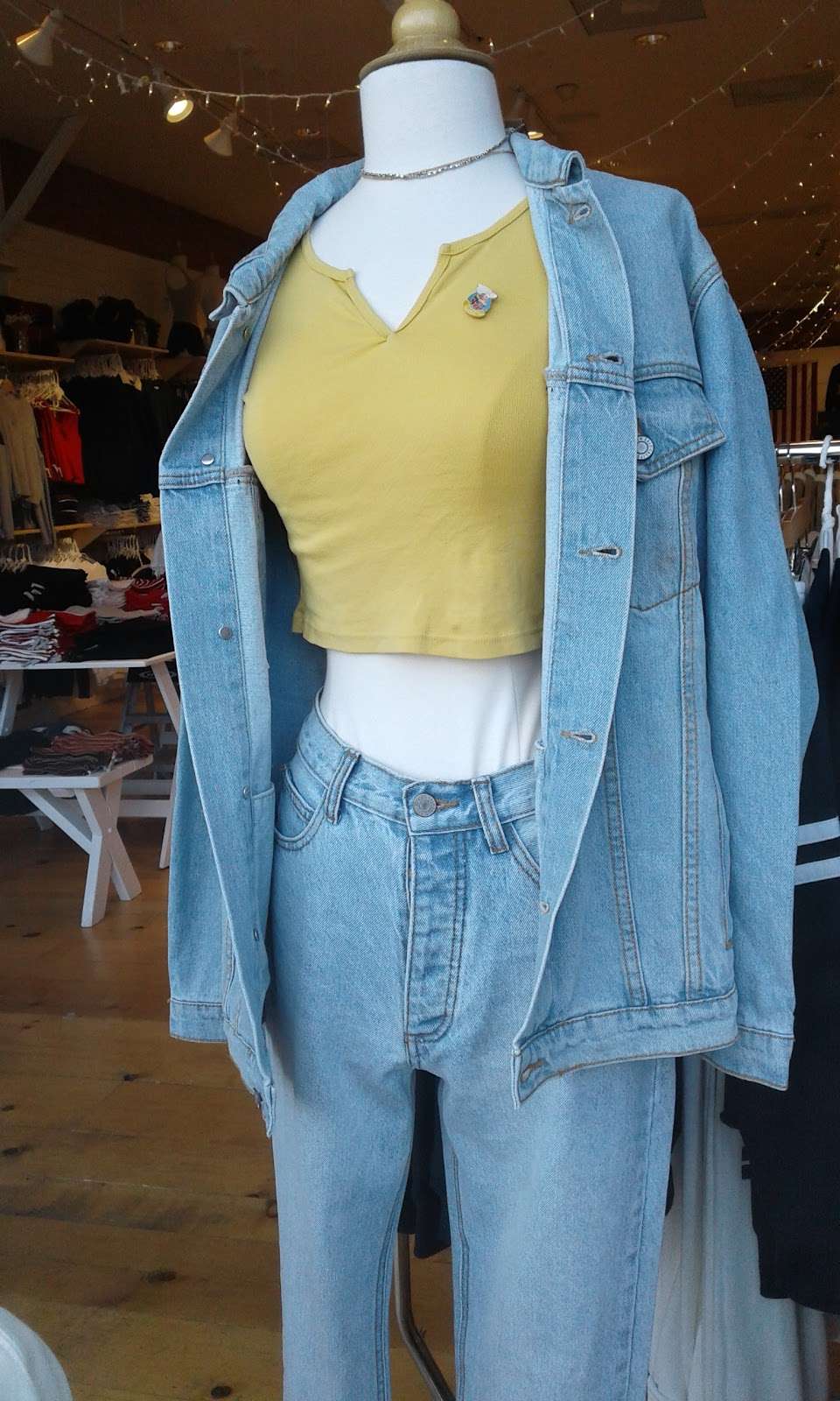 Brandy Melville - Westlake Village | 160 Promenade Way, Westlake Village, CA 91362, USA | Phone: (805) 379-4313