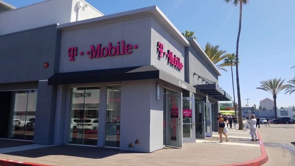 T-Mobile | 8801-8879 Villa La Jolla Dr, La Jolla, CA 92037, USA | Phone: (858) 200-2110