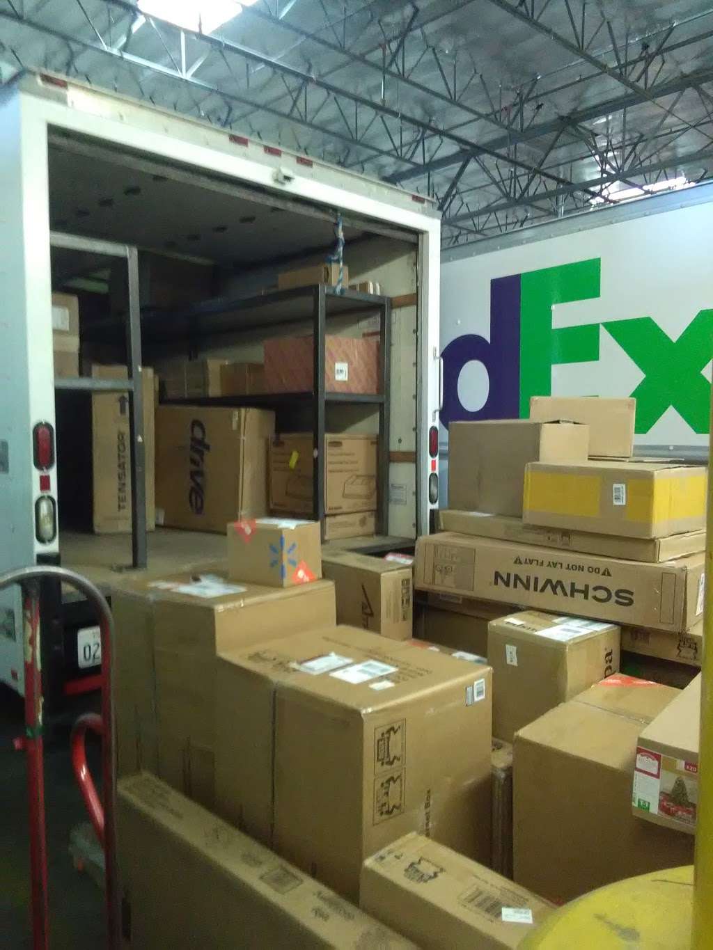 FedEx Ground | 385 Grand Cypress Ave, Palmdale, CA 93551 | Phone: (800) 463-3339