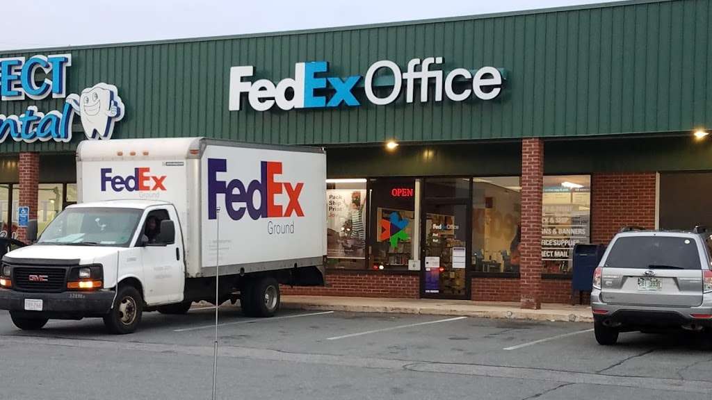 FedEx Office Print & Ship Center | 61 Drum Hill Rd, Chelmsford, MA 01824, USA | Phone: (978) 275-0574