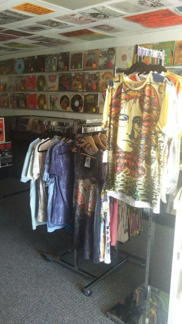 Boho Records And Rags | 24827 Railroad Ave, Newhall, CA 91321 | Phone: (661) 388-4066