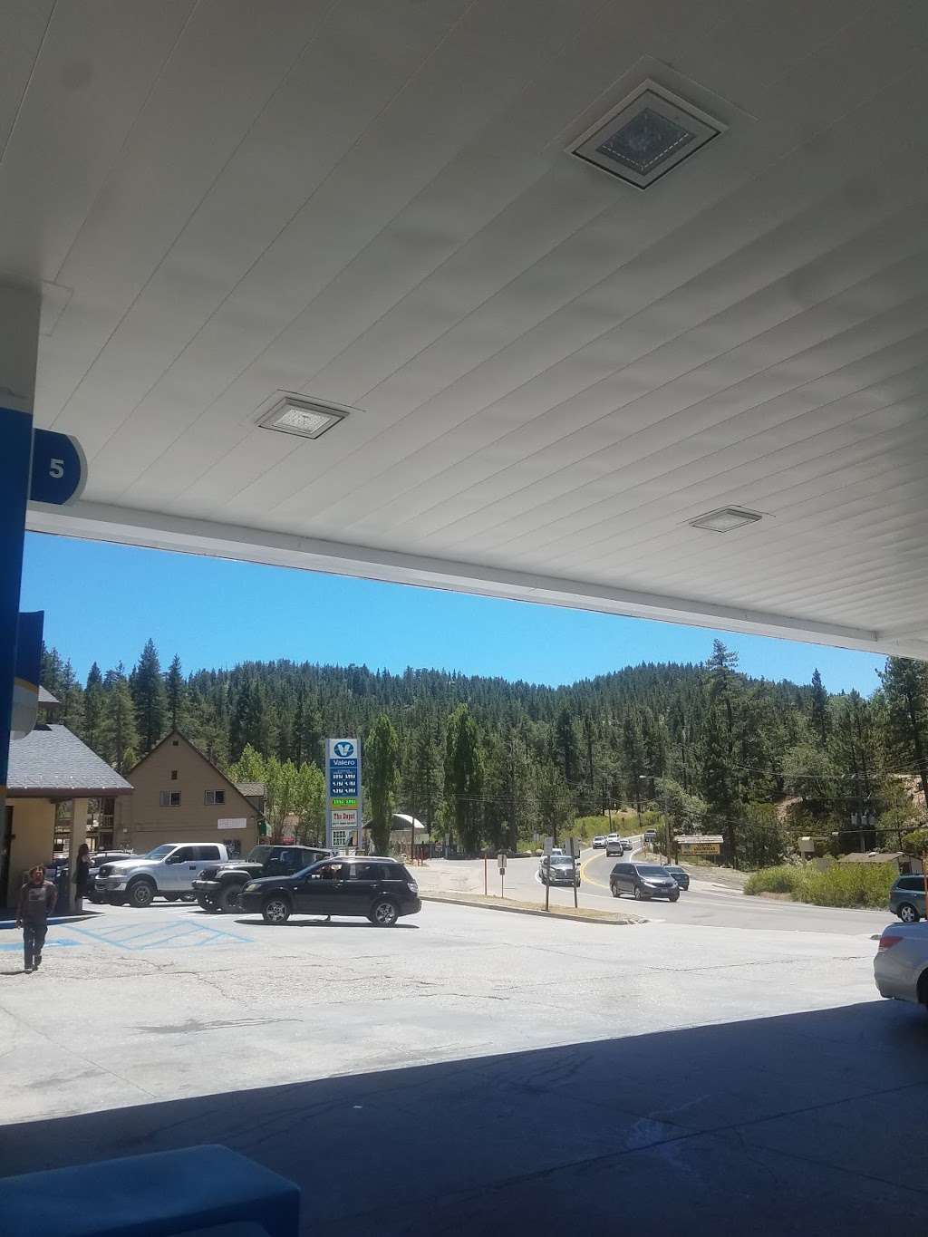 Valero | 32755 CA-18, Running Springs, CA 92382 | Phone: (909) 867-2750