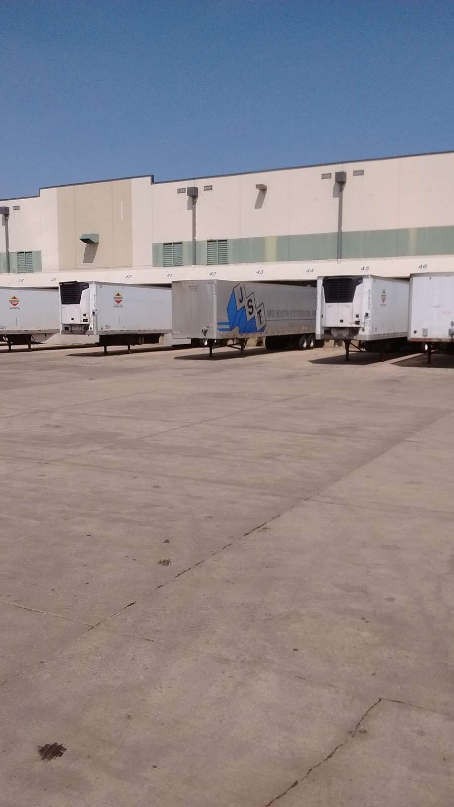 Exel Logistics / Mondelez / Kraft Foods | Photo 6 of 10 | Address: 2380 Sullivan Rd, Aurora, IL 60506, USA | Phone: (630) 423-4150