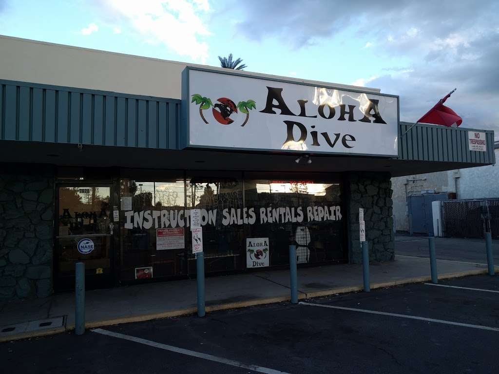 Aloha Dive | 7620 Tampa Ave, (Tampa @ Saticoy), Reseda, CA 91335, USA | Phone: (818) 345-3483