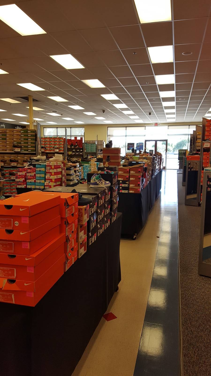 Shoe Carnival | 2100 S Gilbert Rd, Chandler, AZ 85286, USA | Phone: (480) 857-8115