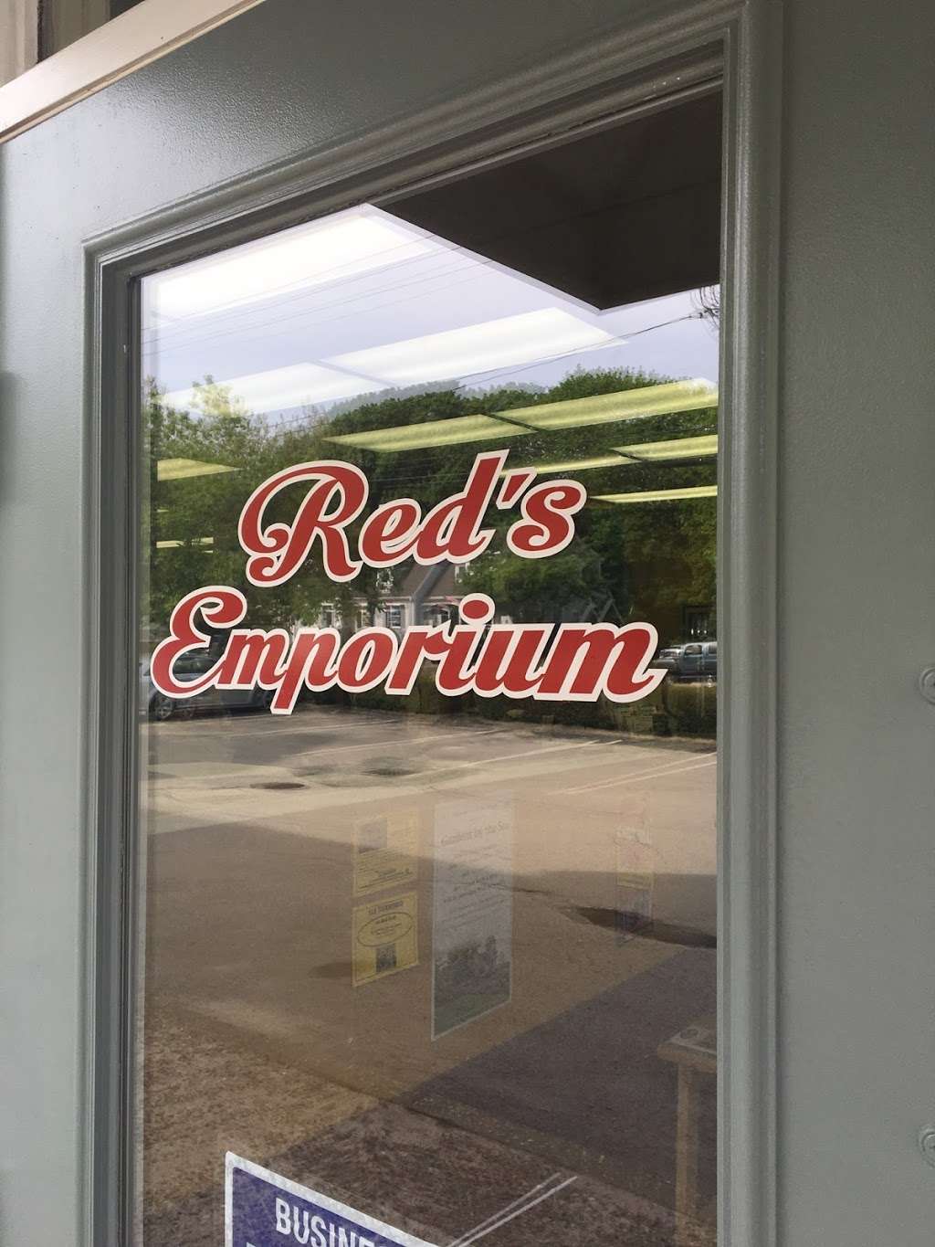 Red’s Emporium | 1514 Tremont St, Duxbury, MA 02332, USA | Phone: (781) 934-1313