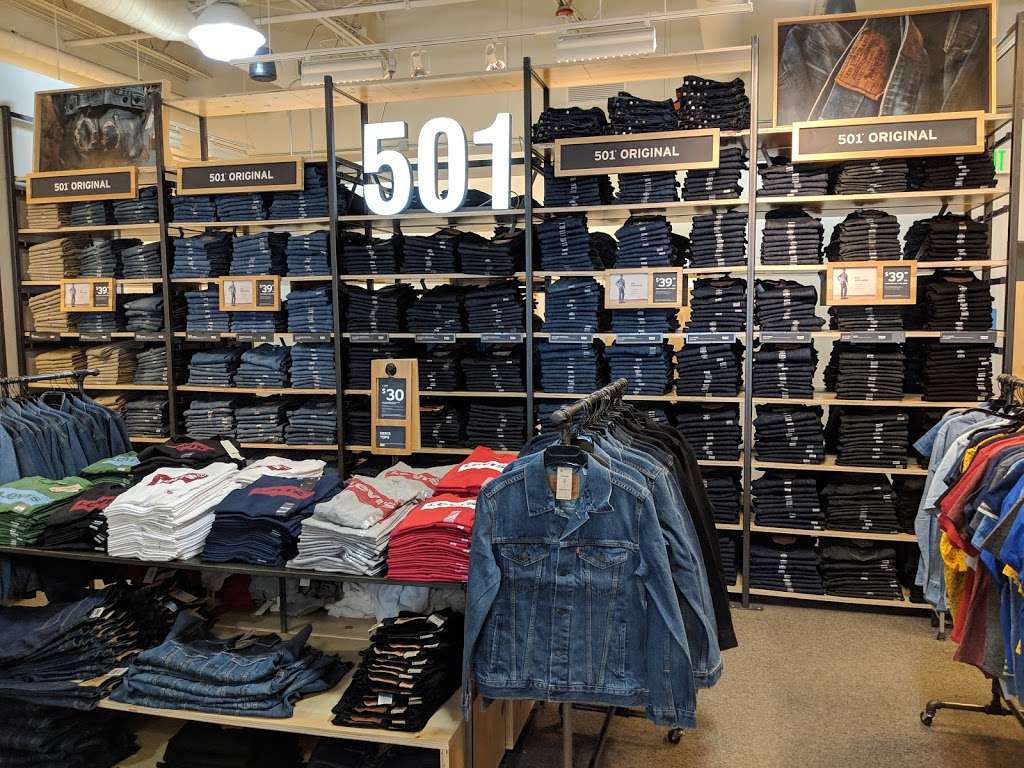 Levis Outlet Store at Barstow Outlets | 2796 Tanger Way #360, Barstow, CA 92311 | Phone: (760) 253-3986