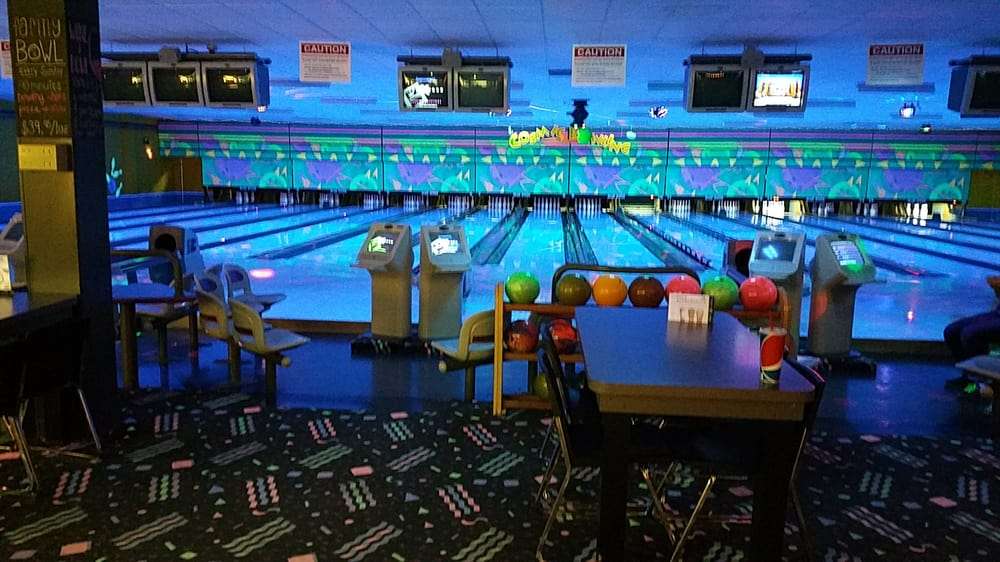 Blue River Bowl | 1601 S Miller St, Shelbyville, IN 46176, USA | Phone: (317) 392-2227