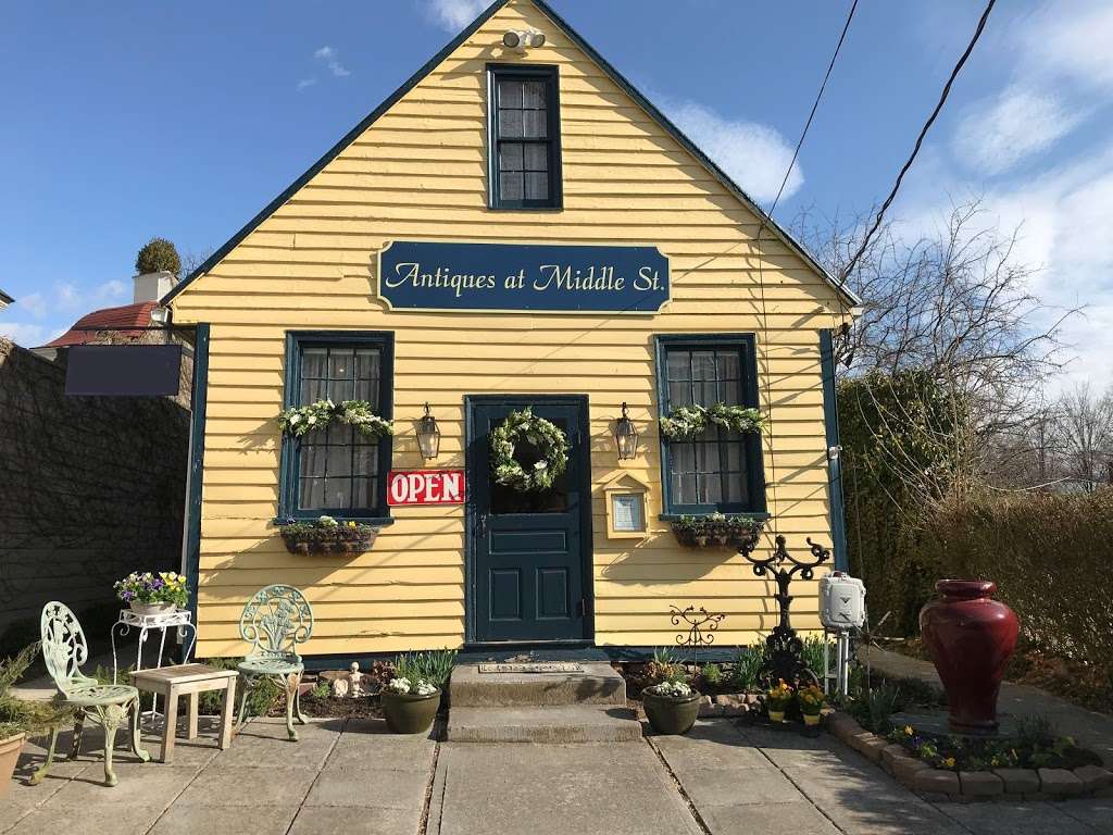 Antiques At Middle Street | 325 Middle St, Washington, VA 22747, USA | Phone: (540) 675-1103