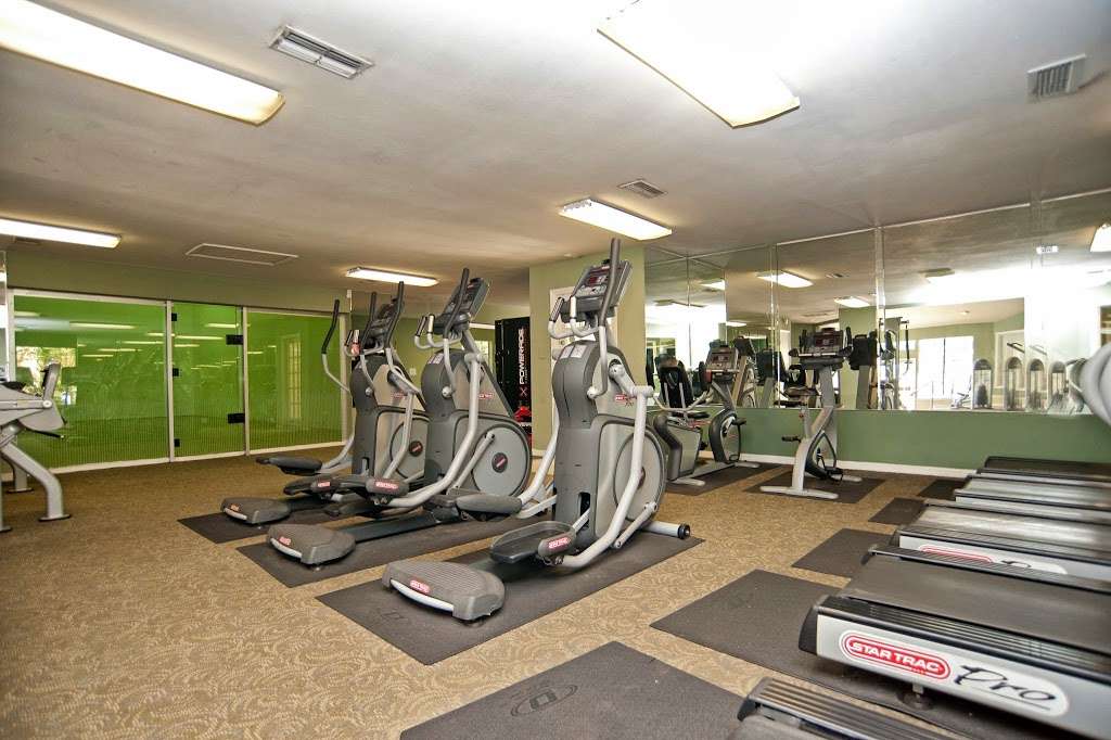 Island Club Apartments | 1401 S Kirkman Rd, Orlando, FL 32811 | Phone: (407) 578-3096