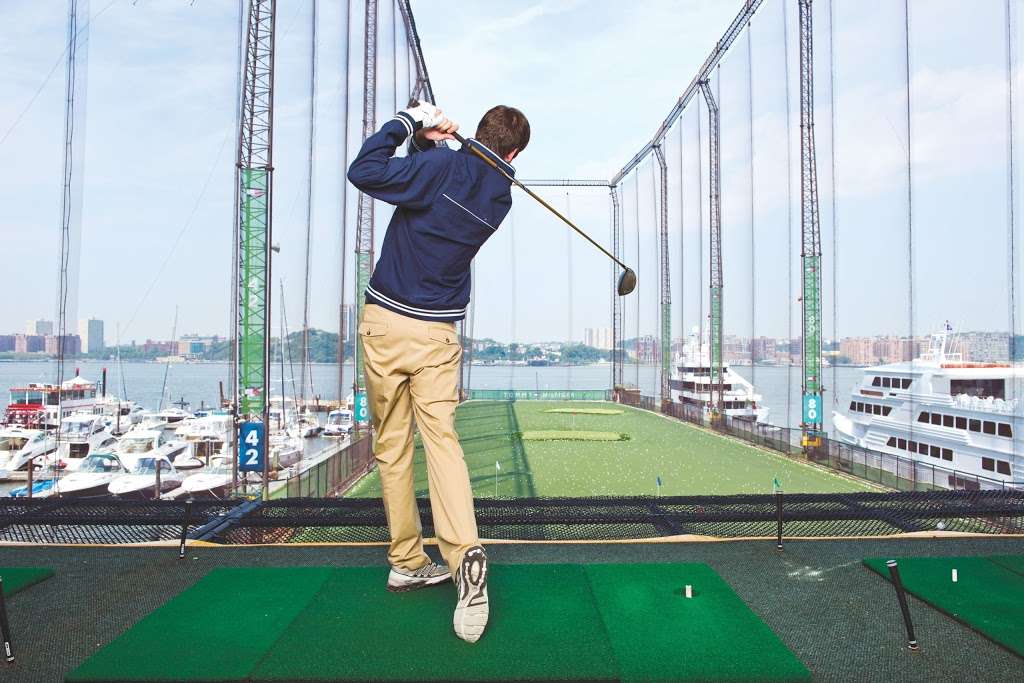 The Golf Club at Chelsea Piers | 59 Chelsea Piers, New York, NY 10011, USA | Phone: (212) 336-6400