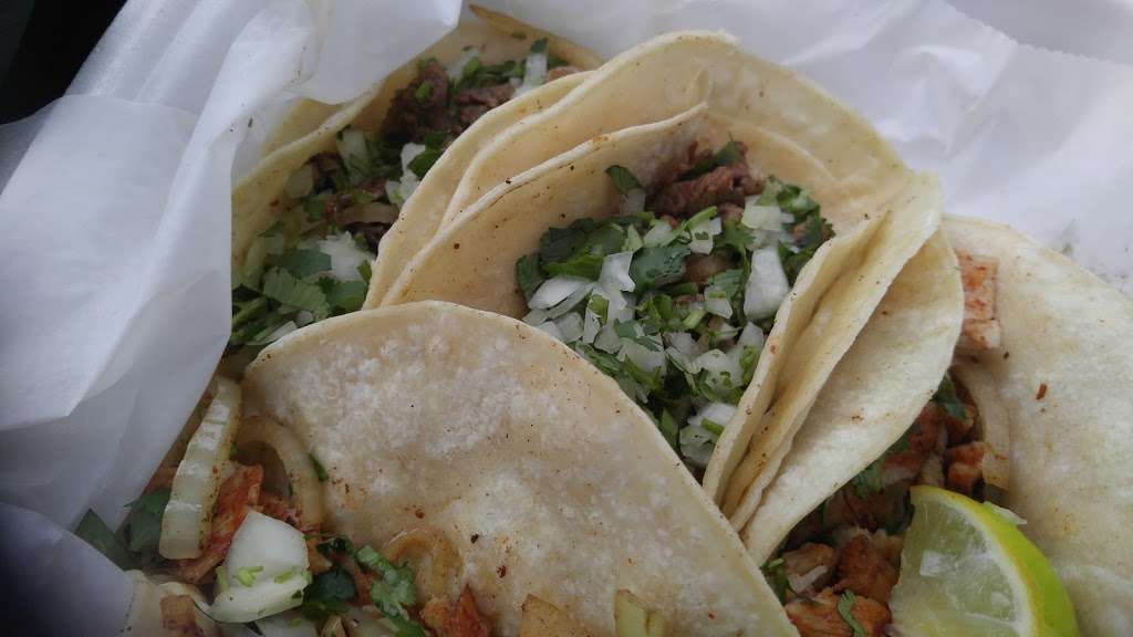 Taqueria Rosita | 243-285 E Woodlawn Rd, Charlotte, NC 28217, USA | Phone: (704) 582-1976