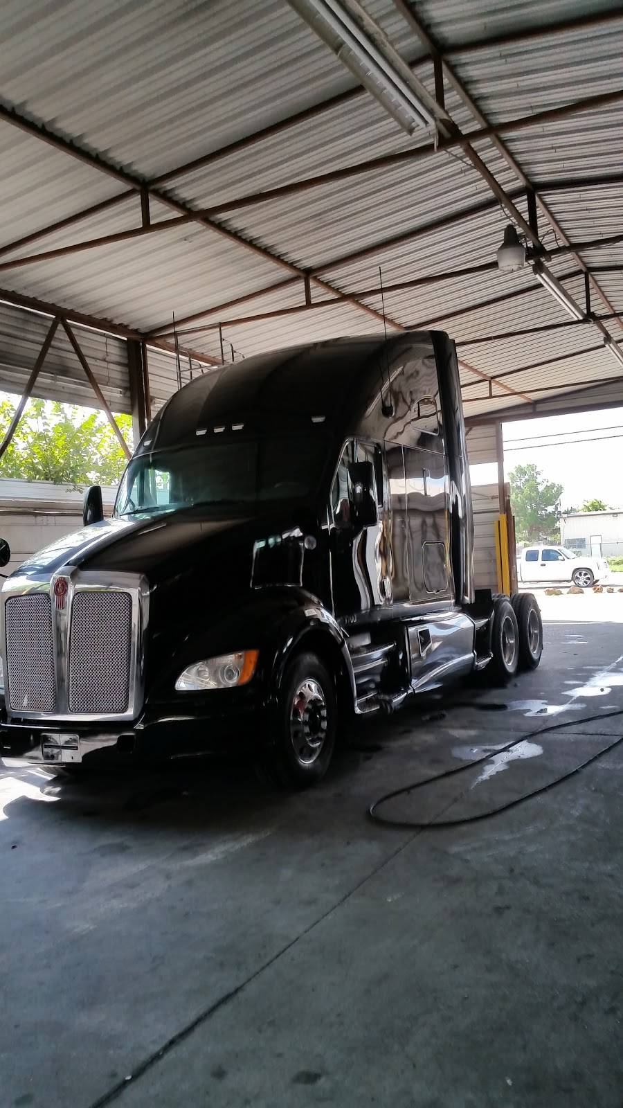 Southstar Truck Wash and Detail | 4912 Almond Ave, Dallas, TX 75247, USA | Phone: (214) 535-9841