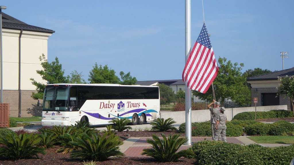 Daisy Charters & Shuttles | 1505 E Houston St, San Antonio, TX 78202, USA | Phone: (800) 285-8601