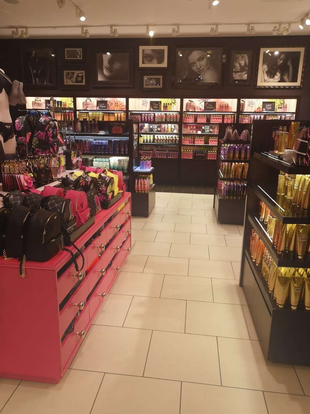 Victorias Secret | 1455 NW 107th Ave, Doral, FL 33172, USA | Phone: (305) 477-7022