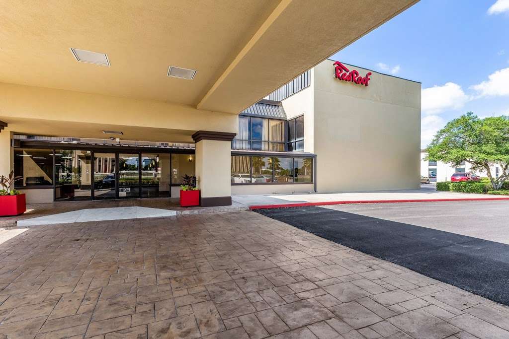 Red Roof PLUS+ & Suites Houston - IAH Airport SW | 502 N Sam Houston Pkwy E, Houston, TX 77060, USA | Phone: (281) 506-7640