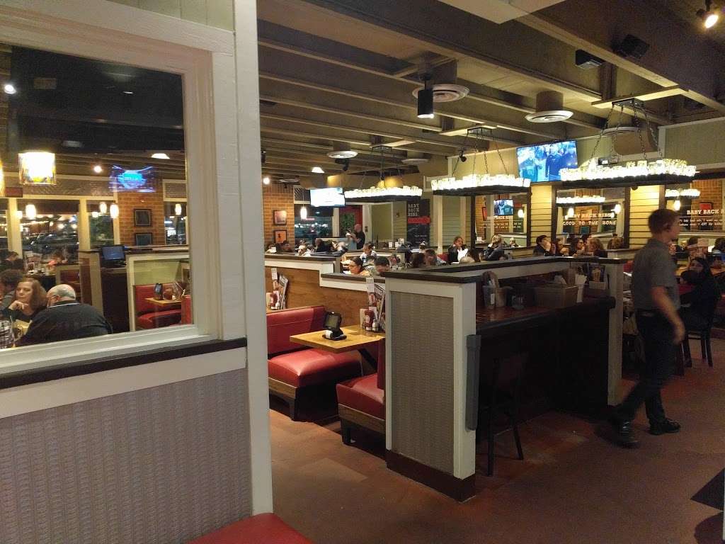Chilis Grill & Bar | 2820 US-34, Oswego, IL 60543, USA | Phone: (630) 554-1536
