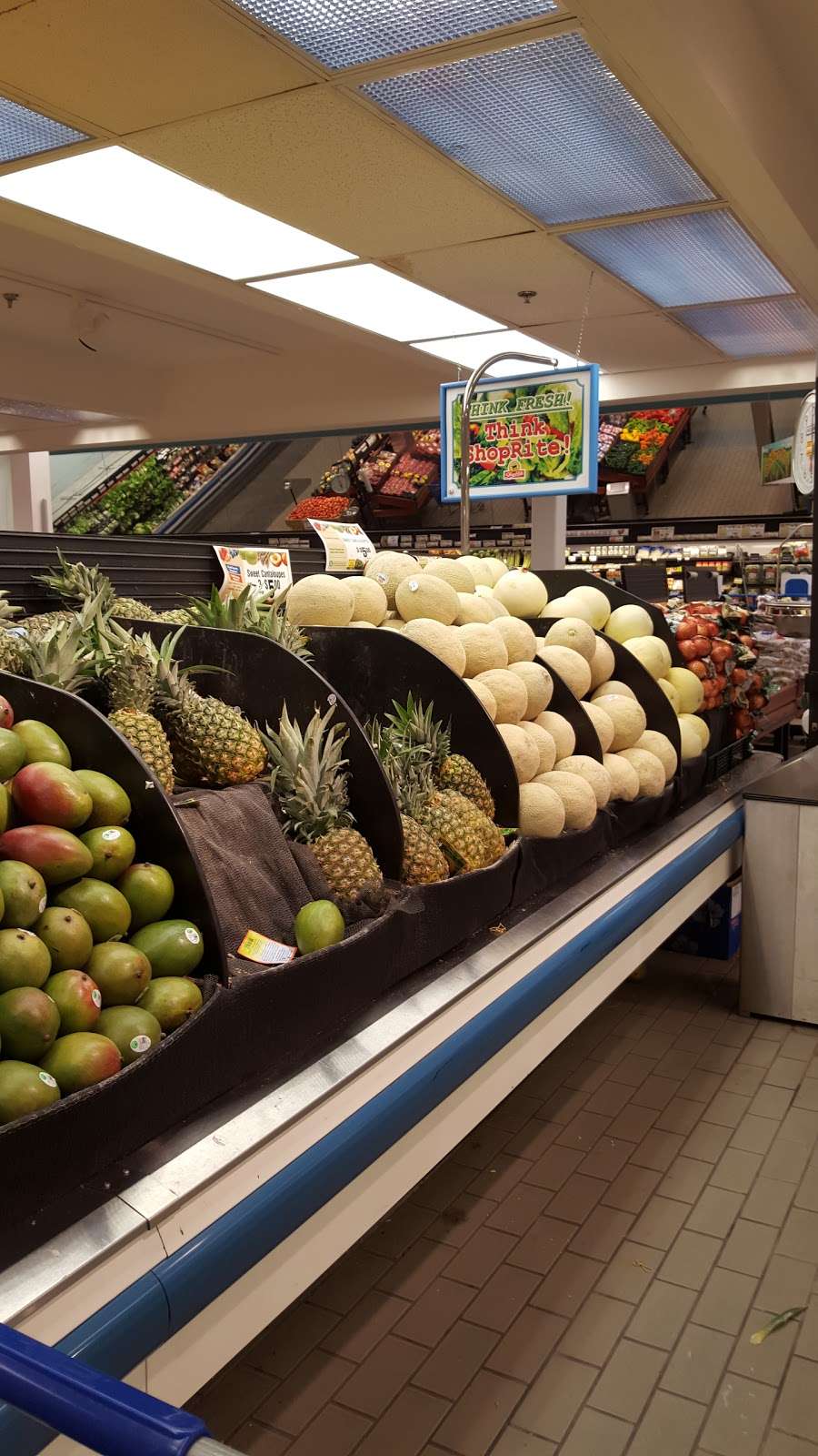 ShopRite of Norwalk in Connecticut & Scribner Aves, Norwalk, CT 06850, USA