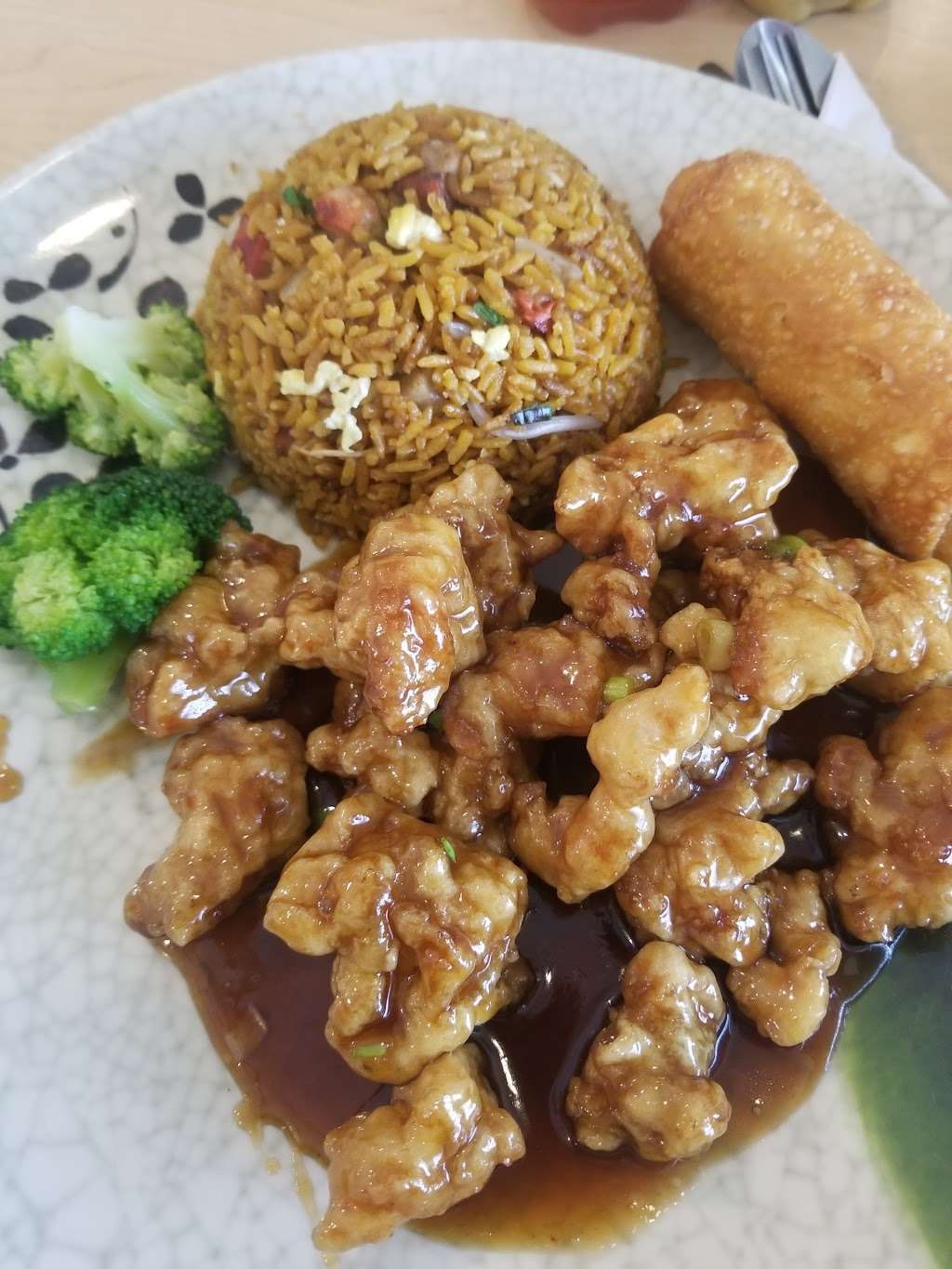 Happy Wok Chinese Restaurant | 552 Indian Boundary Rd #2, Chesterton, IN 46304 | Phone: (219) 983-9755