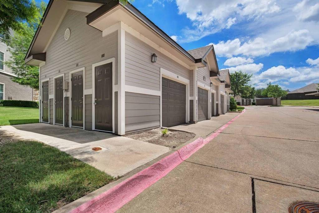 Villa Lago Apartments | 8201 Boat Club Rd, Fort Worth, TX 76179, USA | Phone: (817) 813-4129