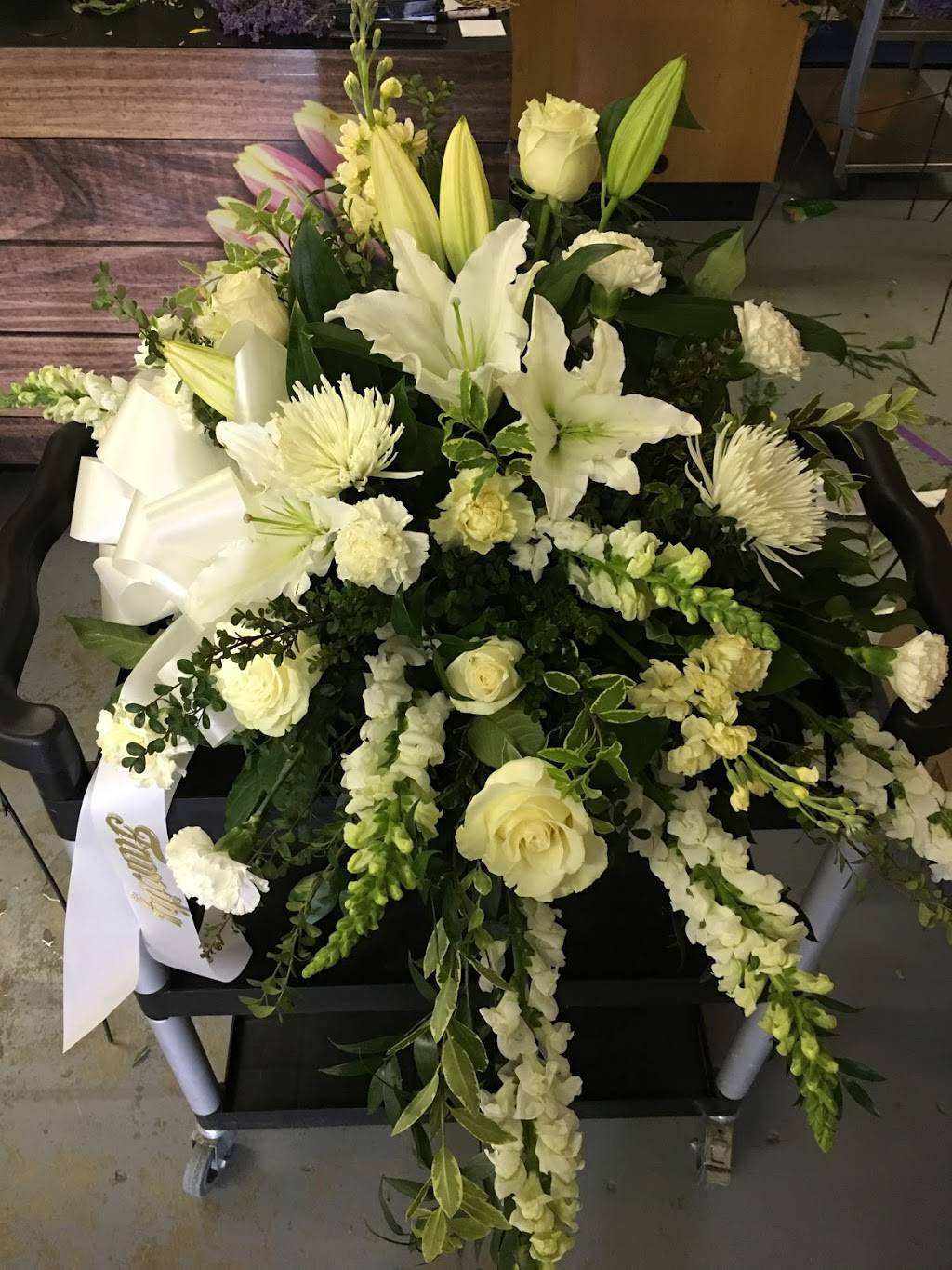 Dynamic Flowers | 830 Hanna St E, Windsor, ON N8X 2N8, Canada | Phone: (519) 972-9777