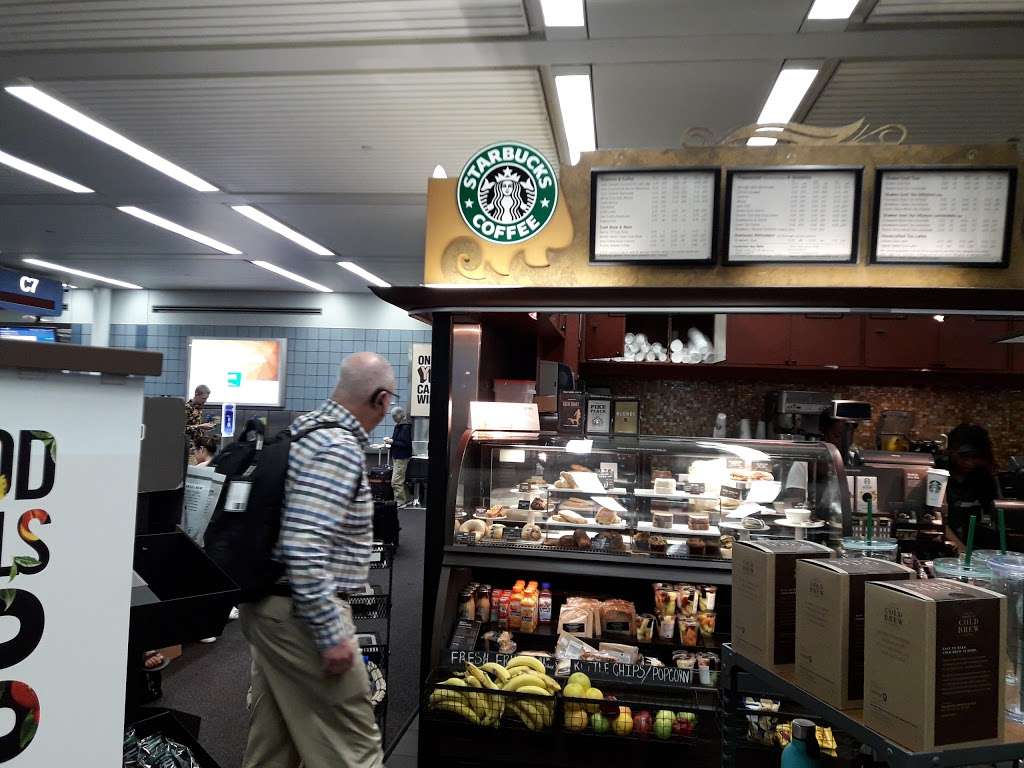Starbucks | Circular Building, Guard Post 8 #6, Chicago, IL 60666, USA