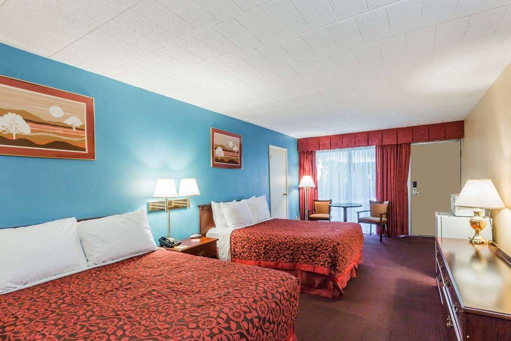 Days Inn by Wyndham East Stroudsburg | 838 Seven Bridge Rd, East Stroudsburg, PA 18301, USA | Phone: (570) 234-0615