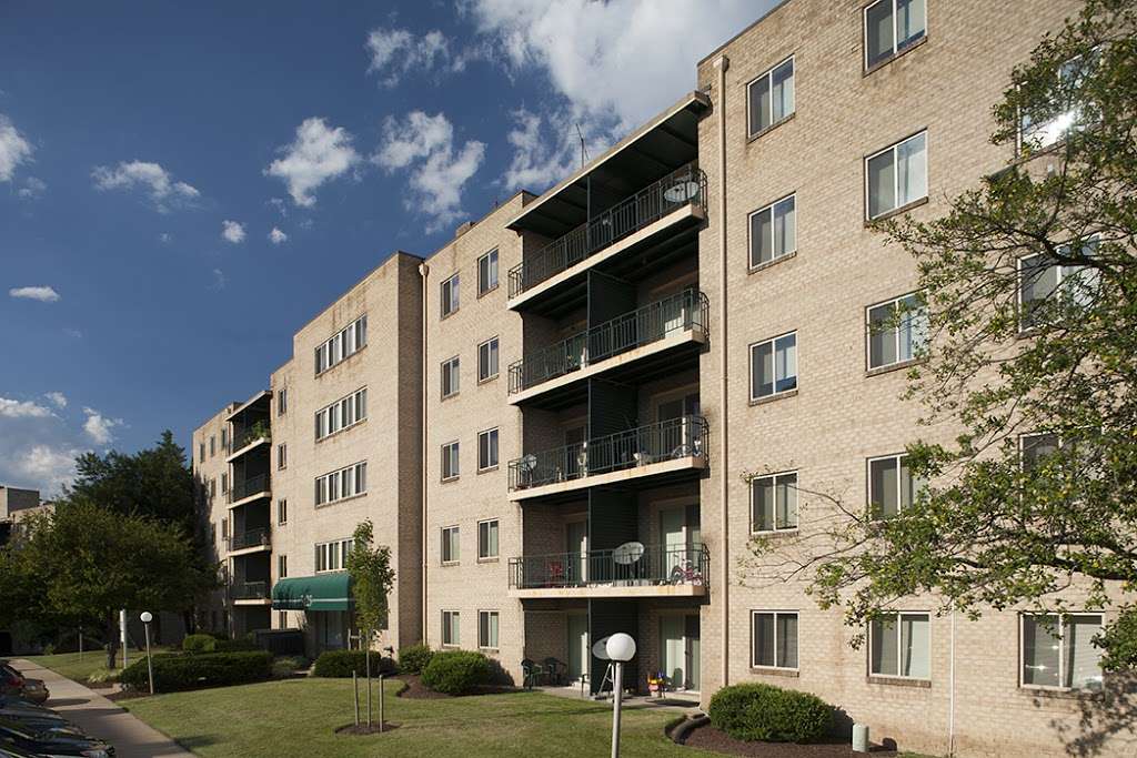 Woodmont Park Apartments | 5465 N Morgan St, Alexandria, VA 22312, USA | Phone: (703) 567-2200