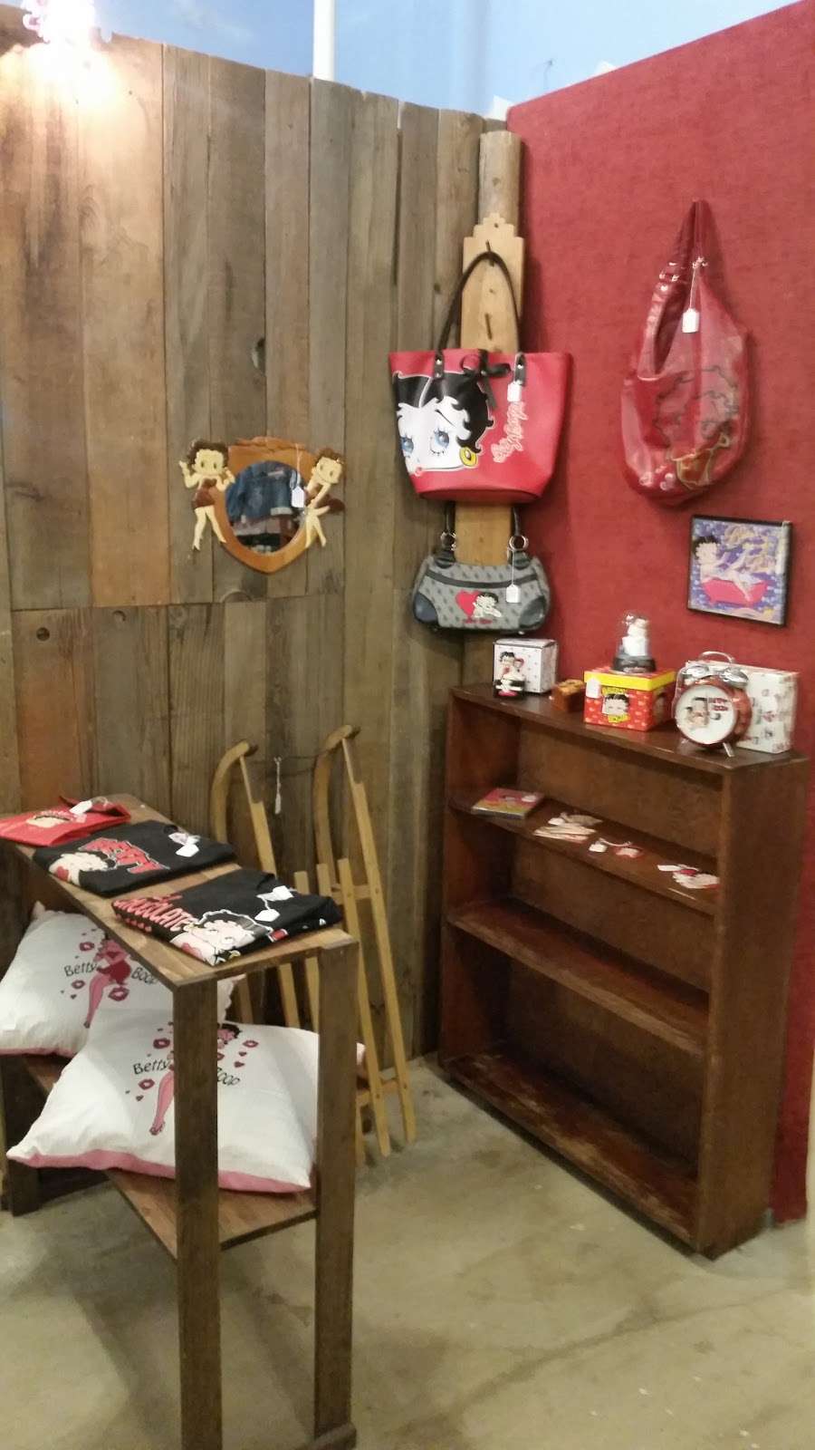 Crafters Village and Wind Toys | 8300 Pearblossom Hwy, Littlerock, CA 93543 | Phone: (661) 361-2108