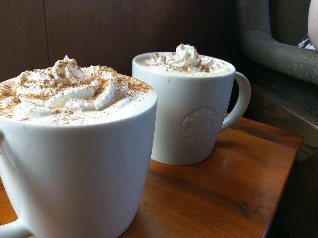 Starbucks | 1085 N Green St, Brownsburg, IN 46112, USA | Phone: (317) 852-4165