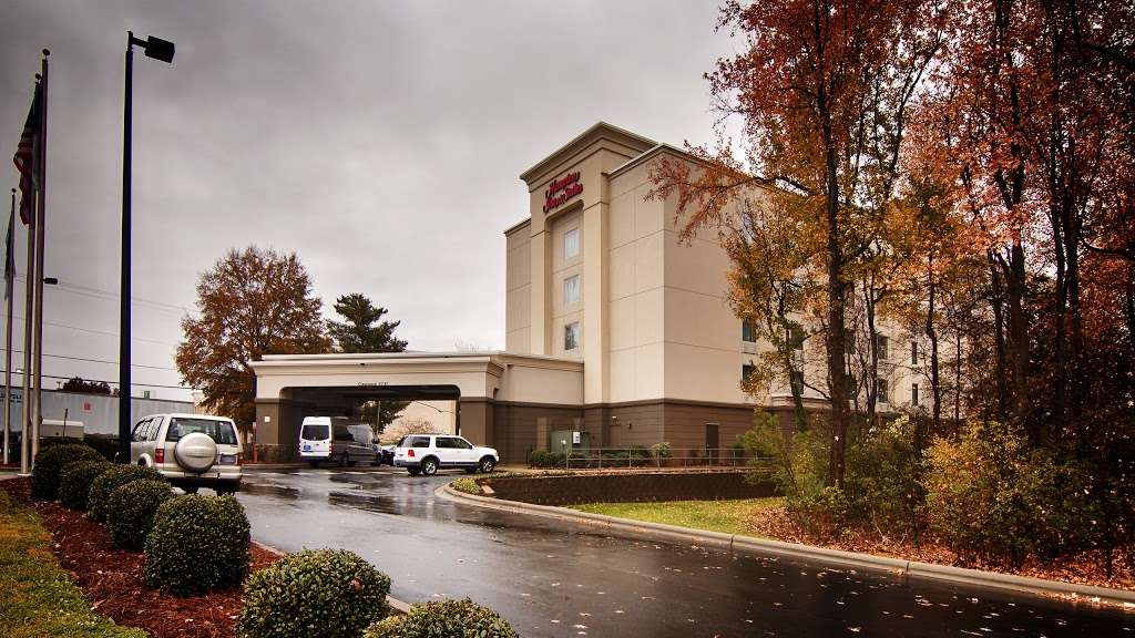 Hampton Inn & Suites Charlotte-Airport | 2731 Little Rock Rd, Charlotte, NC 28214, USA | Phone: (704) 394-6455