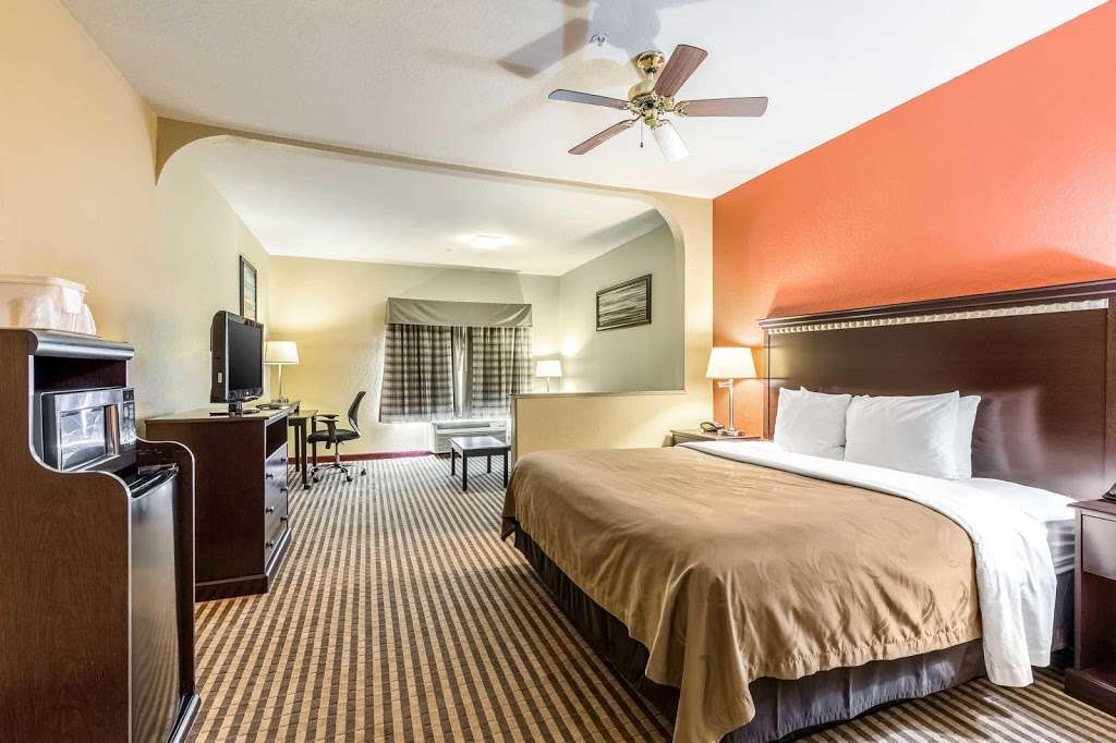 Quality Suites North | 150 Overland Trail, Houston, TX 77090, USA | Phone: (281) 440-4448