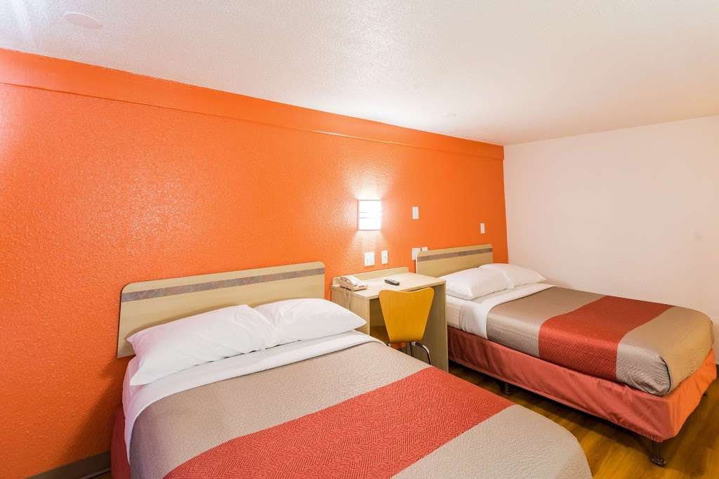 motel 6 philadelphia airport essington 43 industrial hwy essington pa 19029 usa