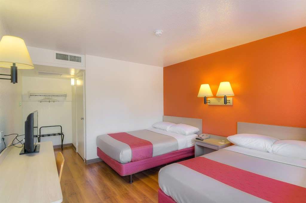 Motel 6 Los Angeles - Sylmar | 12775 Encinitas Ave, Sylmar, CA 91342 | Phone: (818) 362-9491