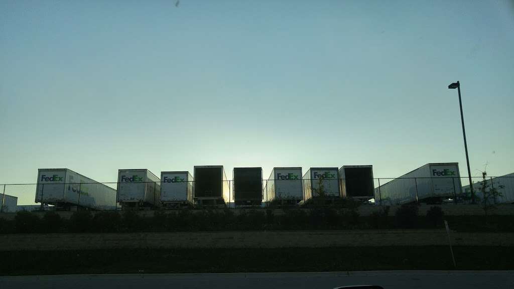FedEx Ground - moving company  | Photo 5 of 7 | Address: 920 W Taylor Rd, Romeoville, IL 60446, USA | Phone: (800) 463-3339