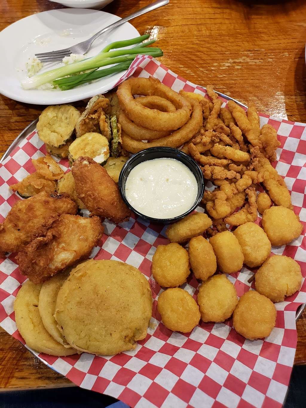 Catfish Country Restaurant | 2400 EF Griffin Rd, Bartow, FL 33830, USA | Phone: (863) 646-6767