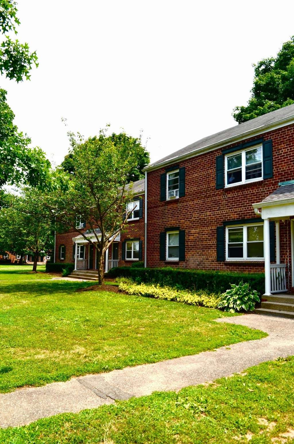 Eagle Rock Apartments of Huntington Station | 156 E Pulaski Rd, Huntington Station, NY 11746 | Phone: (516) 806-5329