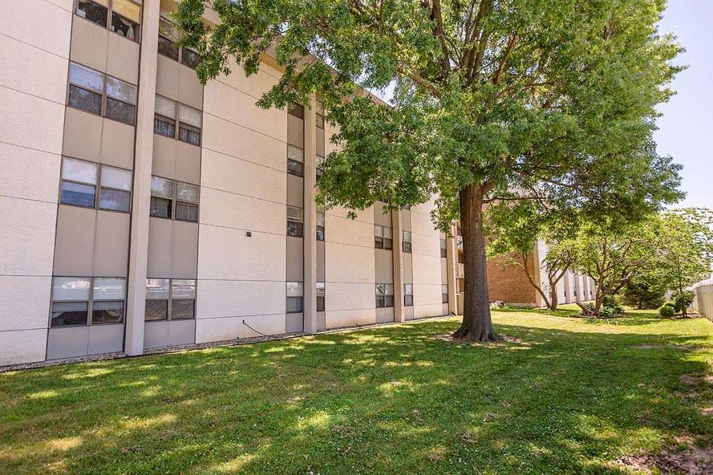 Olde Oak Tree Apartments | 13975 East 35th St S, Independence, MO 64055 | Phone: (816) 844-6115