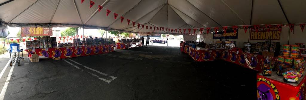 Firework Tent (Phantom Fireworks) | 7611 W Thomas Rd, Phoenix, AZ 85033, USA | Phone: (602) 554-8711