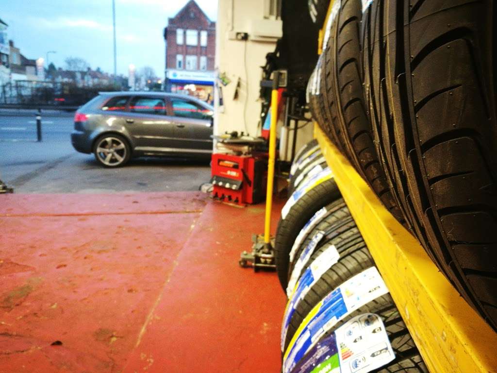 A406 Tyres | 453-455 N Circular Rd, London NW2 7QD, UK | Phone: +44 20 8616 5800