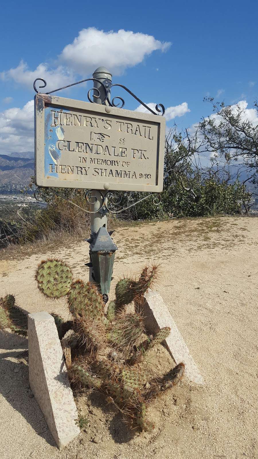 Glendale Peak Trail Head | 2715 N Vermont Canyon Rd, Los Angeles, CA 90027, USA