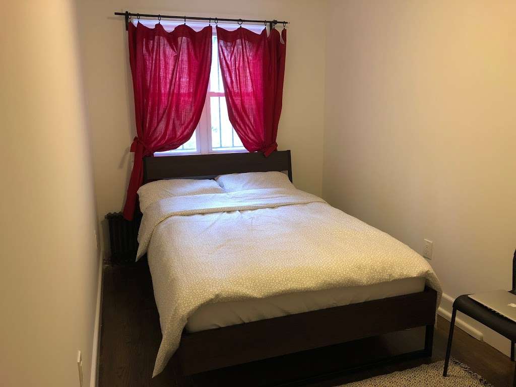 4 Rooms Hostel (4rmz) | 175 Pulaski St, Brooklyn, NY 11206, USA | Phone: (347) 362-5530