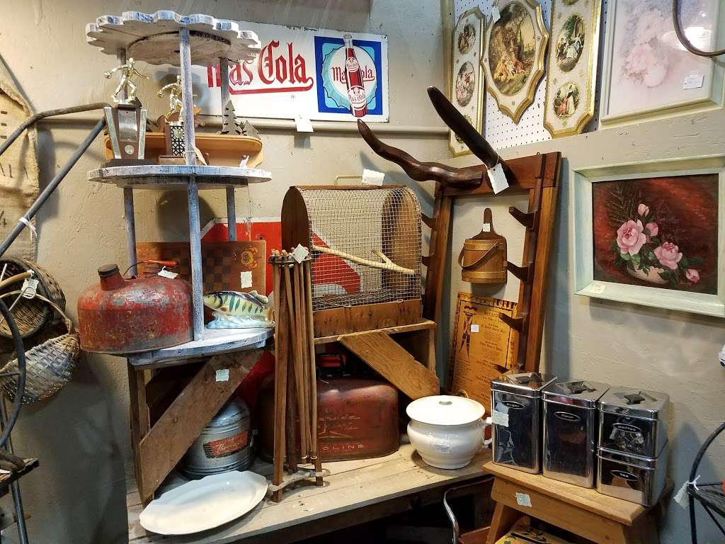 Brass Armadillo Antique Mall - Kansas City | 1450 Golfview Dr, Grain Valley, MO 64029 | Phone: (816) 847-5260