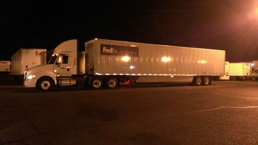 FedEx Freight | 5620 W Lower Buckeye Rd, Phoenix, AZ 85043, USA | Phone: (888) 465-5643