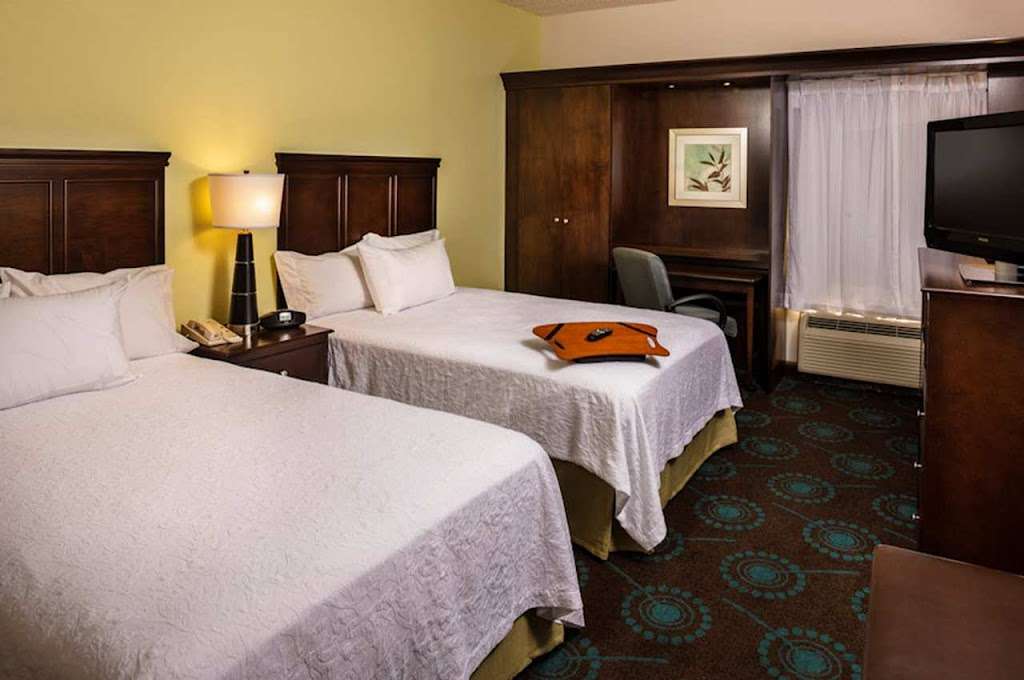 Hampton Inn & Suites Houston-Medical Ctr-Reliant Park | 1715 Old Spanish Trail, Houston, TX 77054, USA | Phone: (713) 797-0040